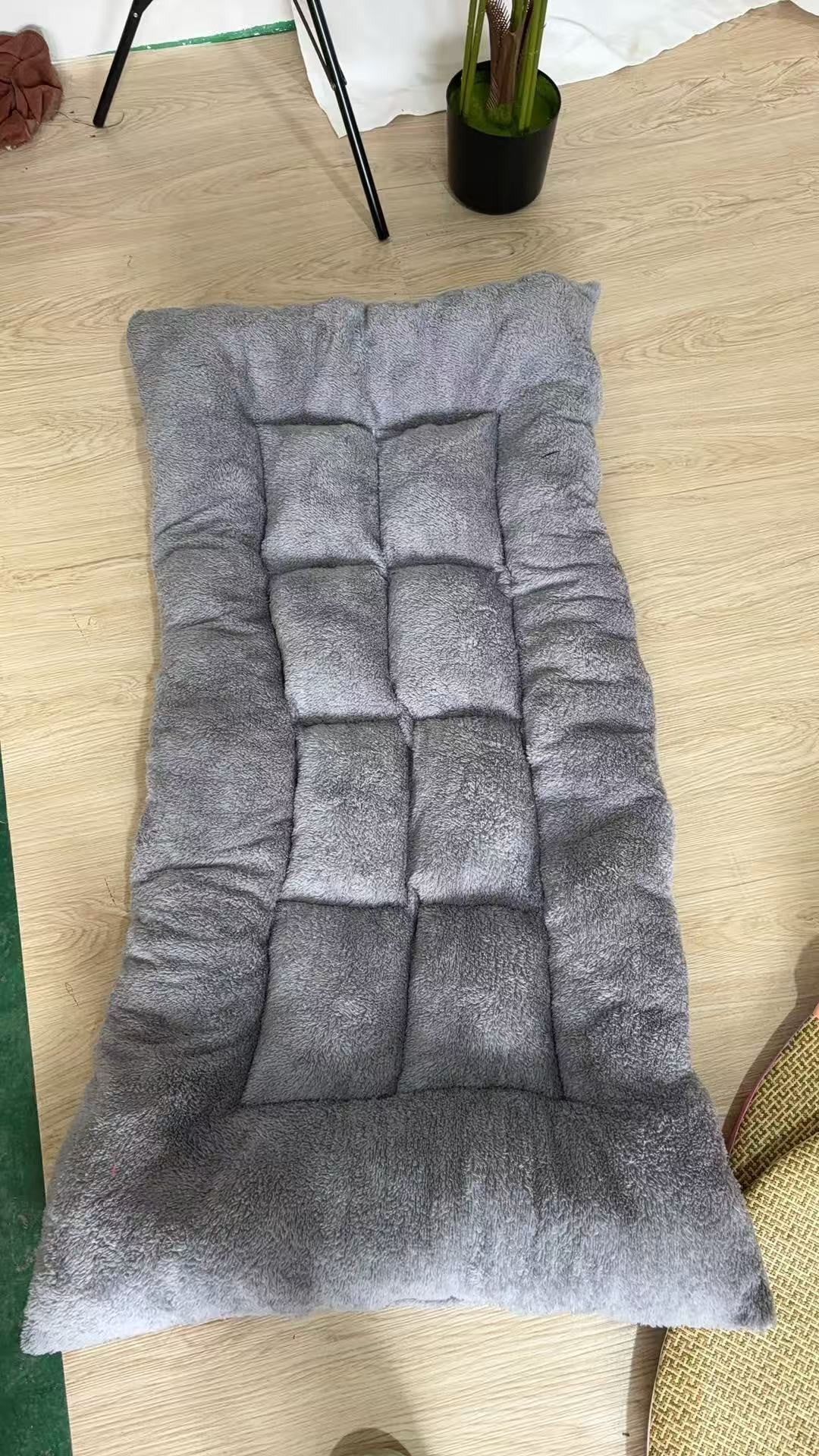 Reversible plush pet bed mat for dogs and cats, extra detail view