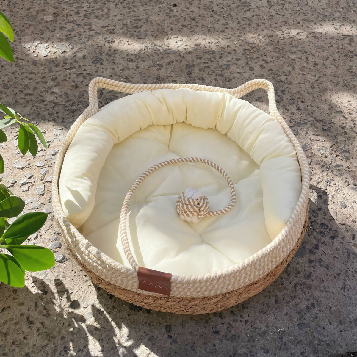 Woven rattan cat nest bed with white cotton pad, photo 12