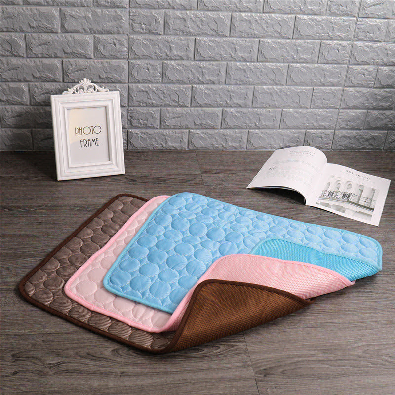 Cooling nylon pet mat for dogs and cats in Dark Grey, in a home setting