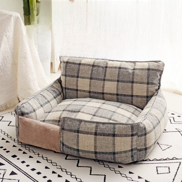 Washable cotton dog bed in plaid, close-up detail view