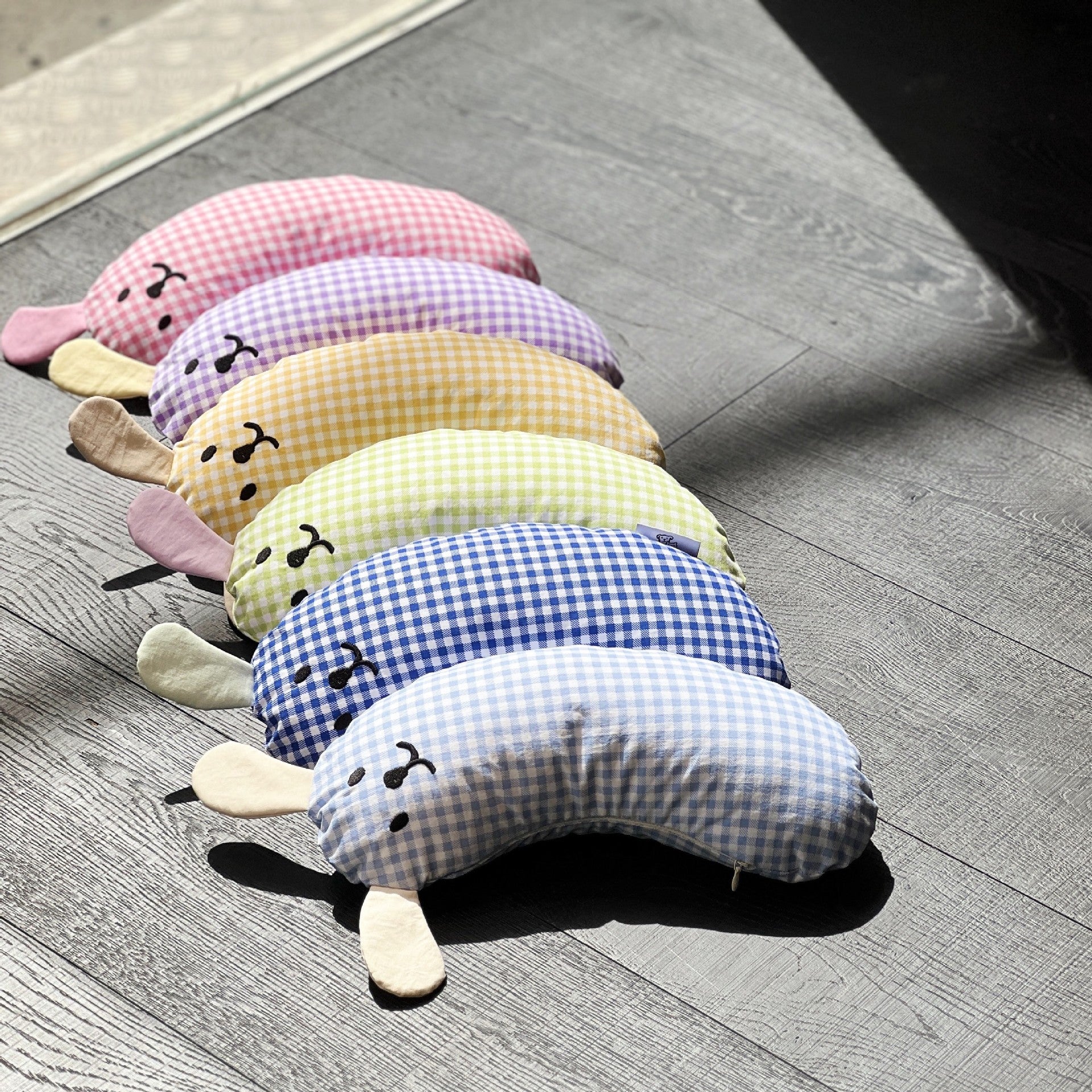Sky blue check U-shaped pet pillow with chin rest, photo 3