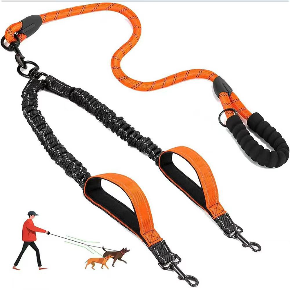 Double dog lead coupler for walking two dogs in black