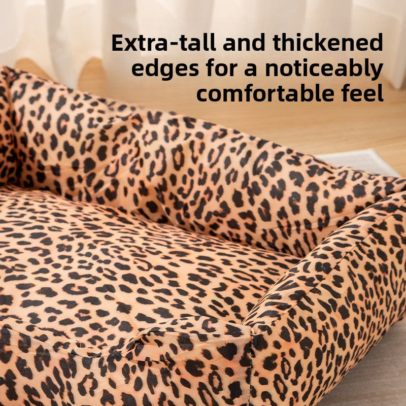 Scratch-resistant Oxford cloth pet bed for dogs and cats, close-up detail view
