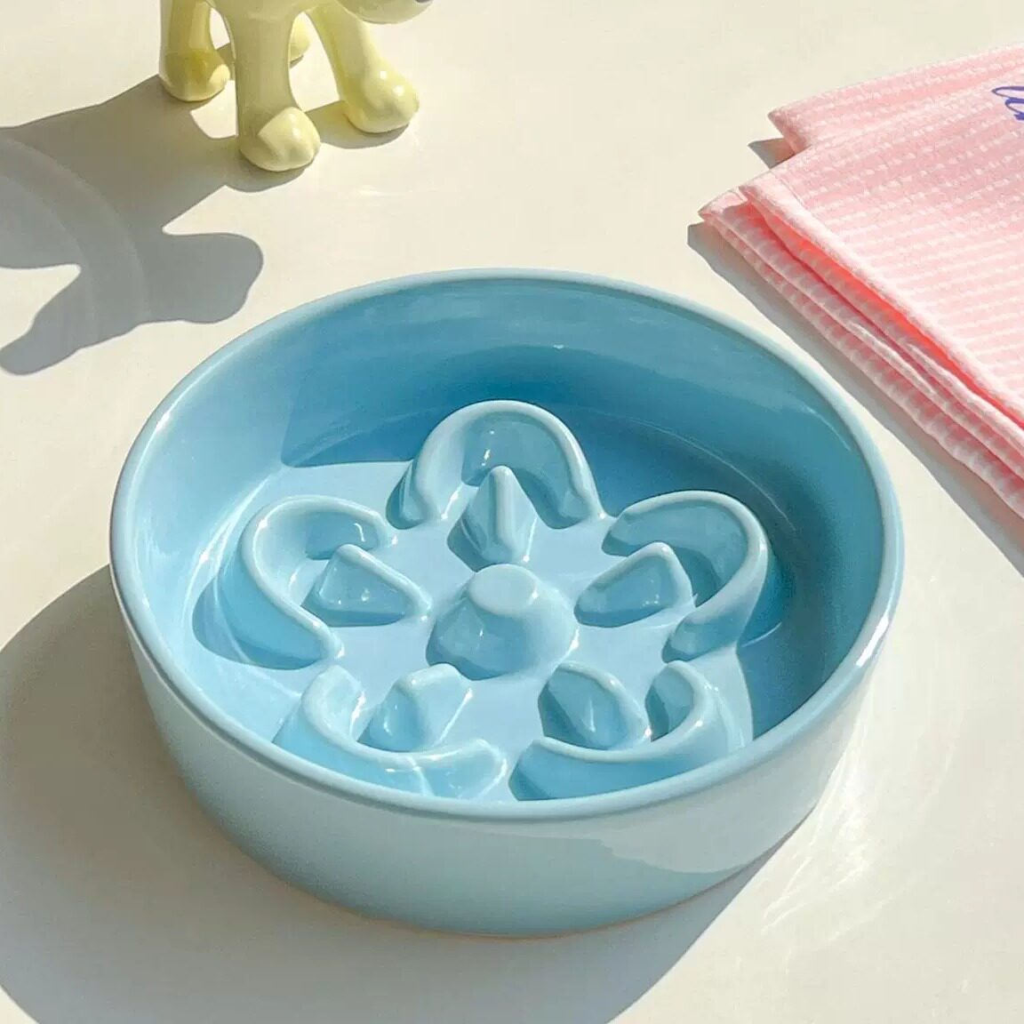 Flower-Shaped Ceramic Slow Feeder Pet Bowl with Wooden Stand for Cats and Dogs
