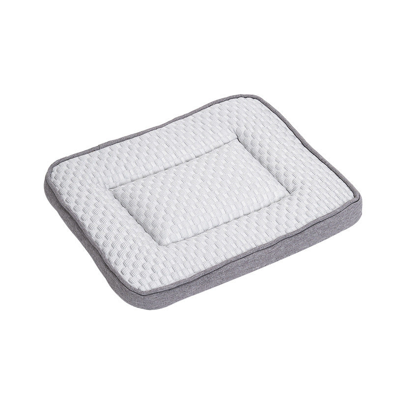 Gel cooling mat for dogs and cats in Grey
