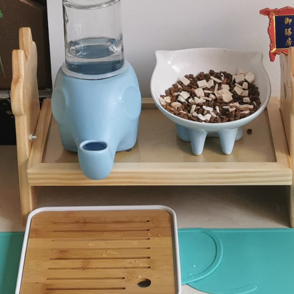 Ceramic Elephant Gravity Cat Drinking Fountain with Glass Bottle and Silicone Ring