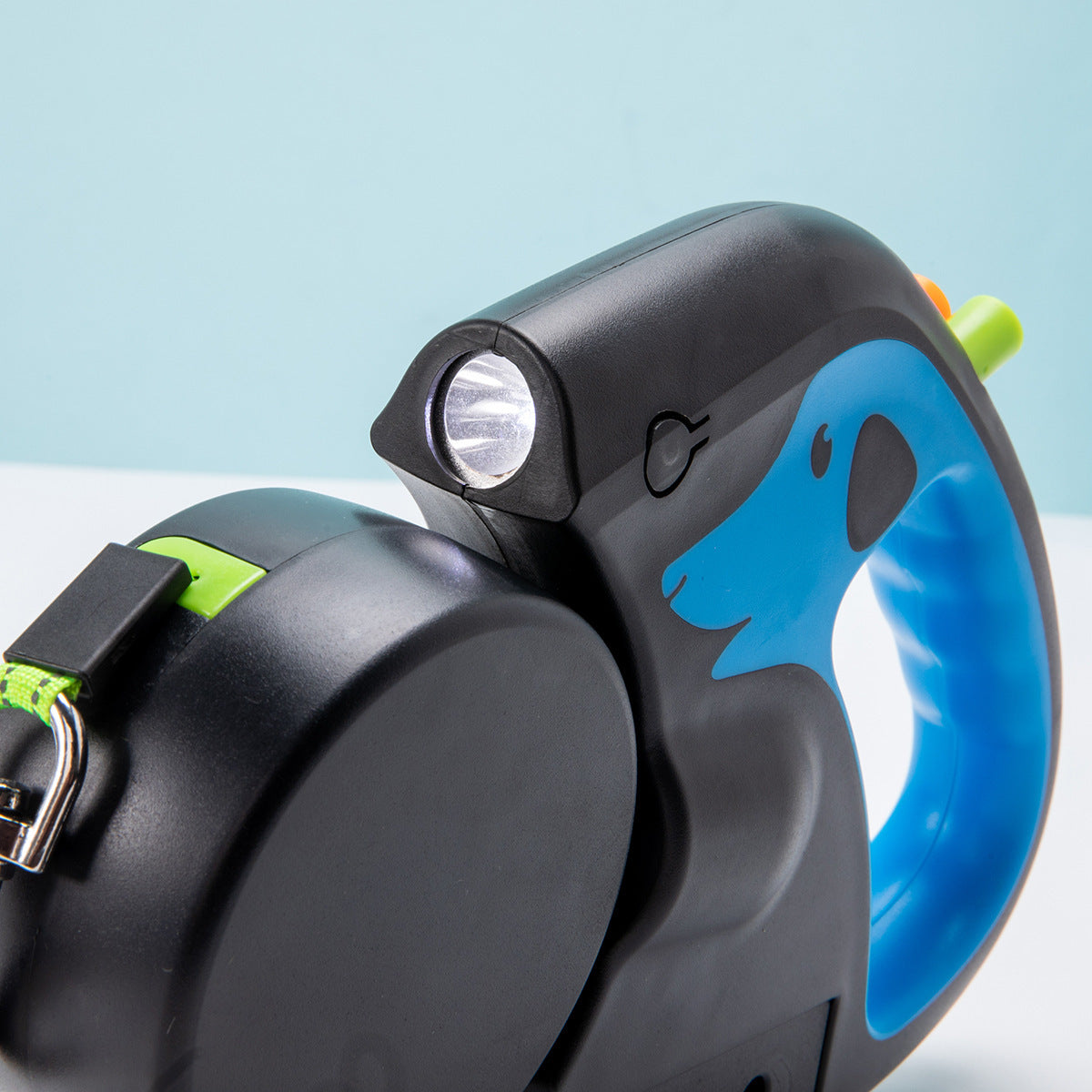 USB rechargeable retractable dog lead with LED torch, product image 3
