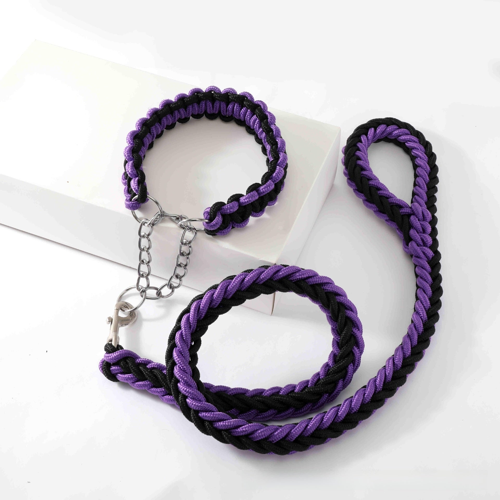 Nylon dog lead with ergonomic grip, 4 sizes available