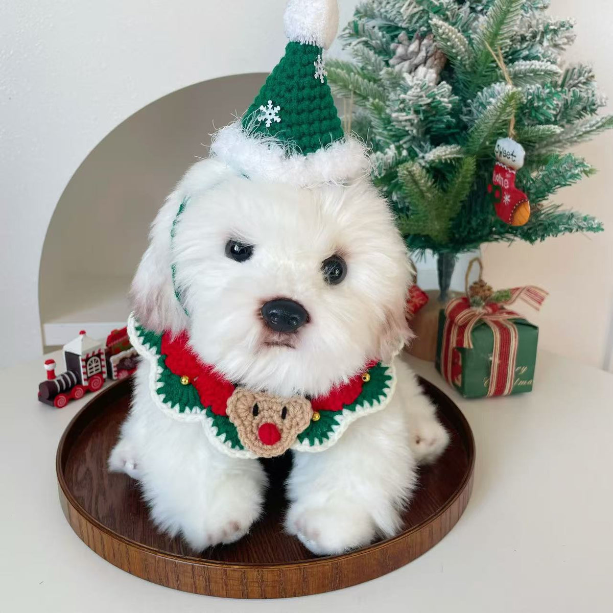 Hand-crocheted Christmas collar for cats with snowflake design, product image 1