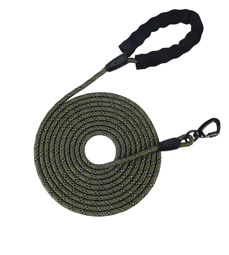 Reflective nylon dog lead for walks and tracking, ideal for everyday use
