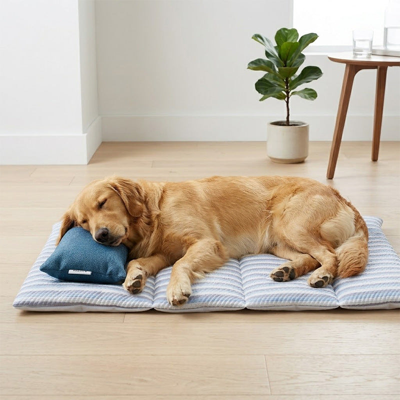 Self-cooling gel pad for cats and dogs, close-up detail view