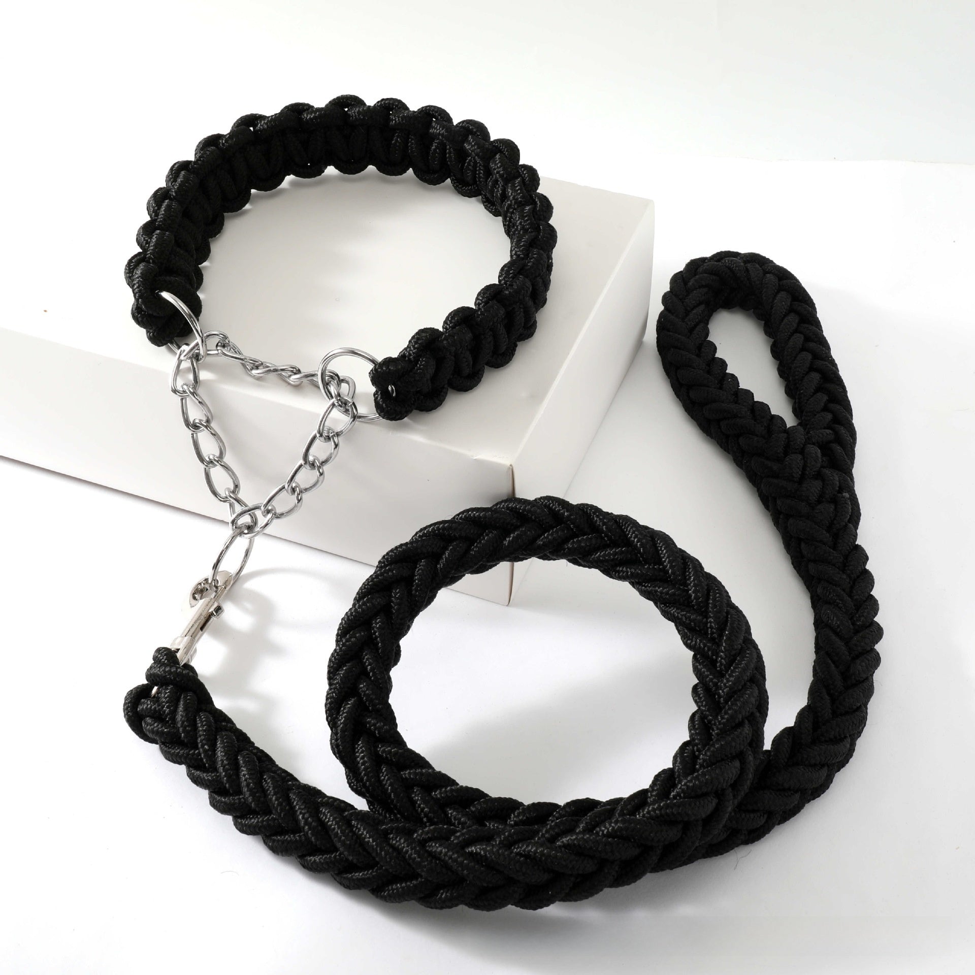 Nylon dog lead with ergonomic grip, 4 sizes available