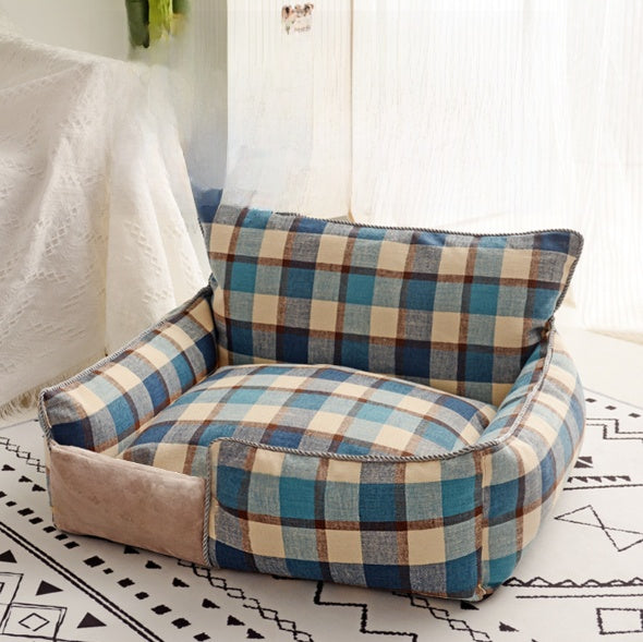 Washable cotton dog bed in plaid, photo from another angle