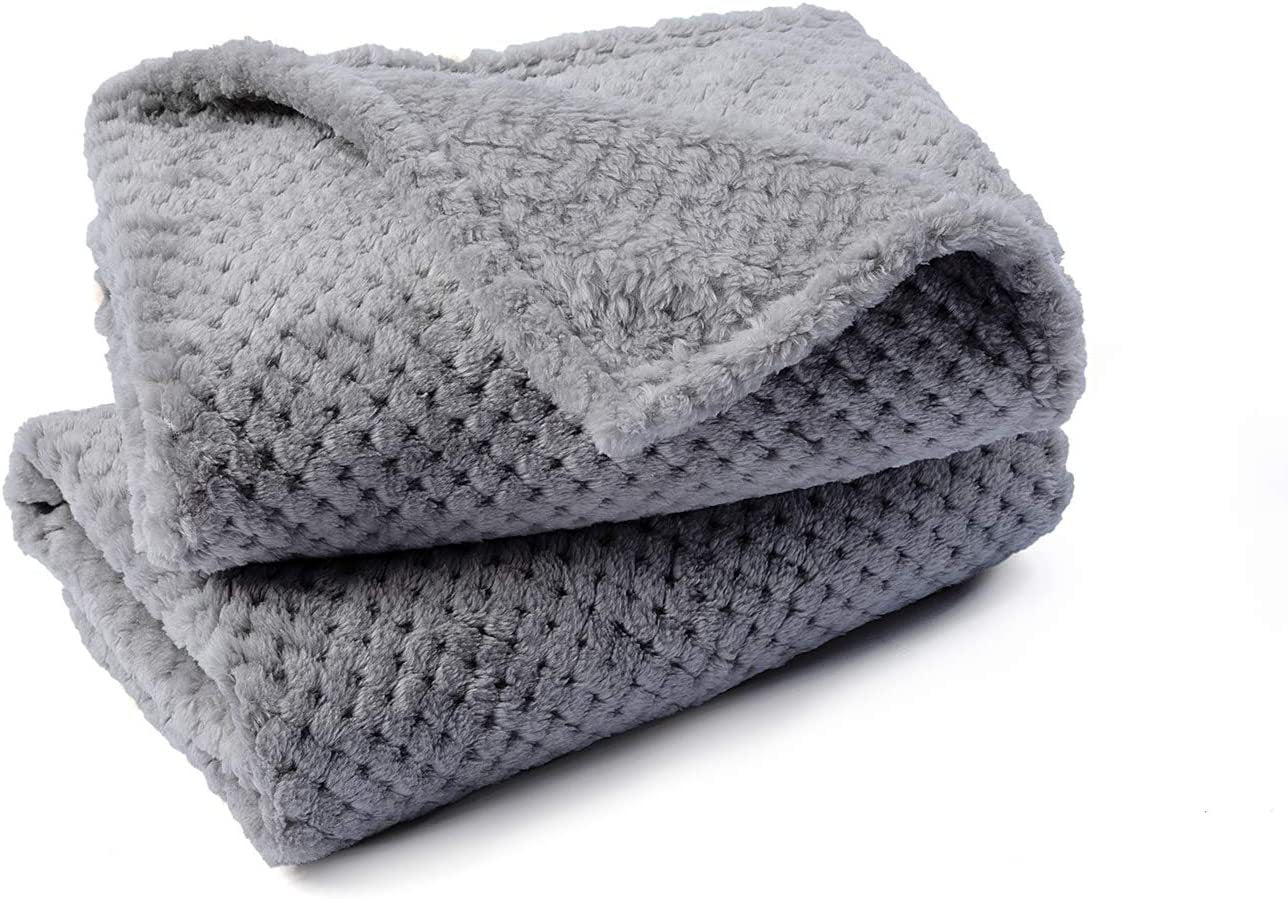 Thick velvet pet blanket in grey for dogs and cats