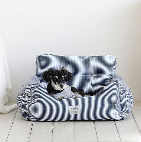 Semi-enclosed dog travel bed for cars, product detail photo