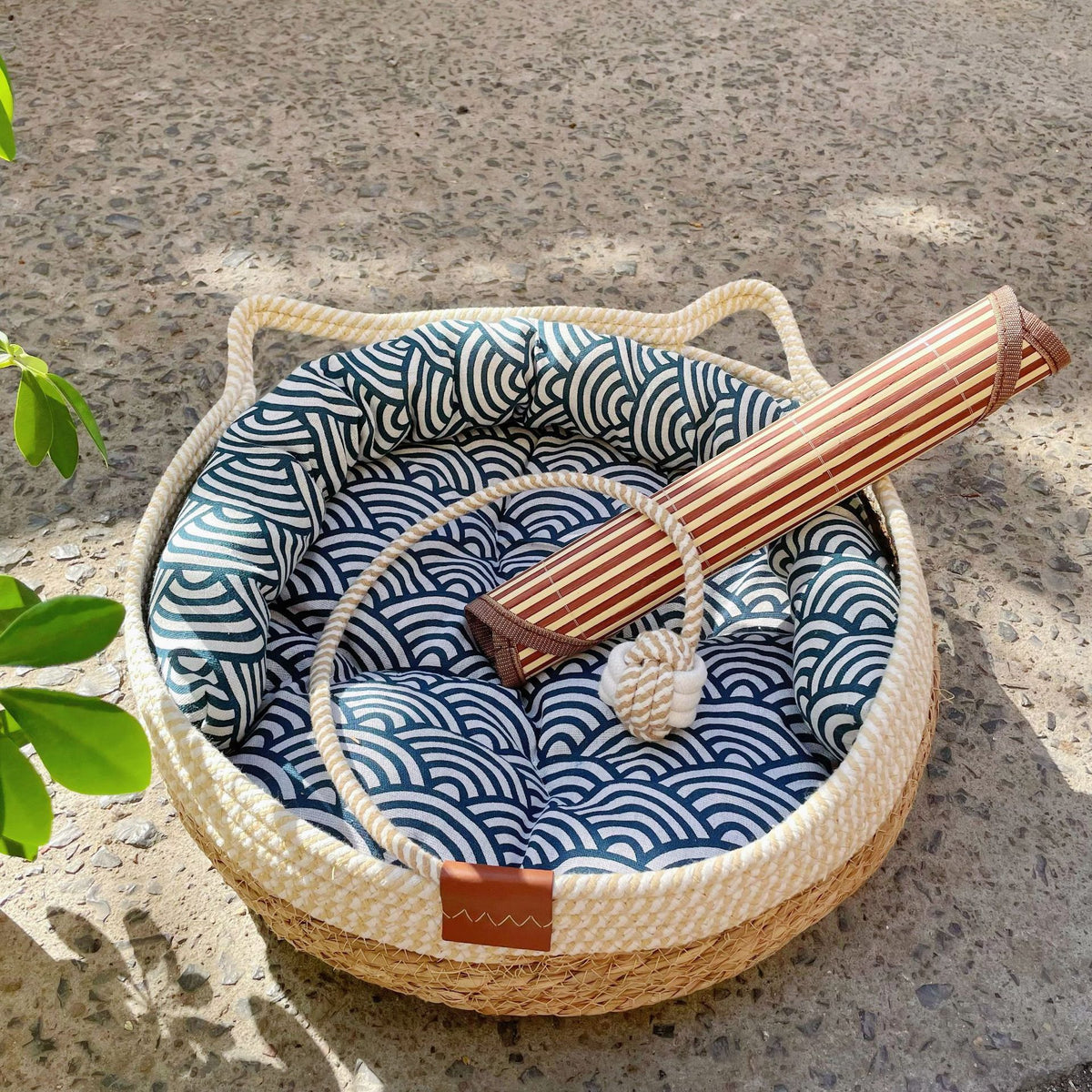Woven rattan cat nest bed with white cotton pad, photo 21