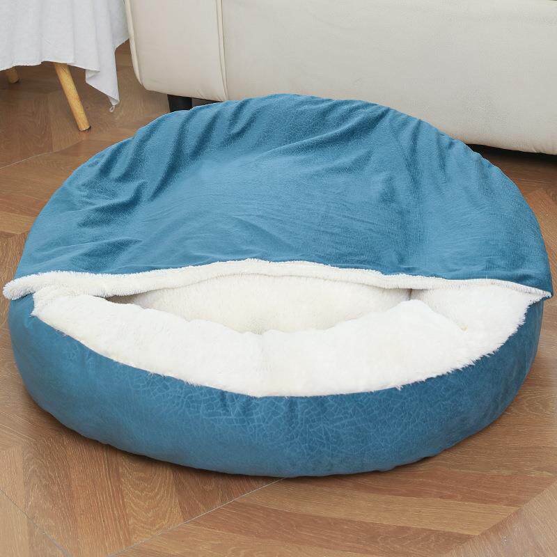 Shell shaped plush pet bed with attached blanket, detail photo 4