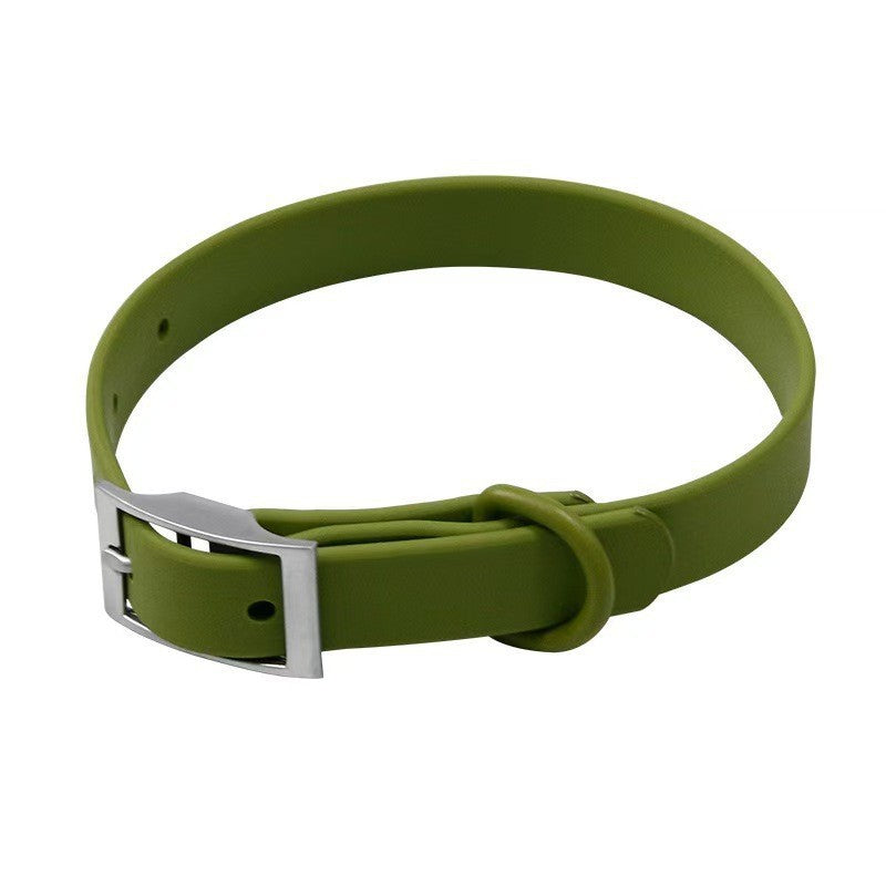 Silicone pet collar with alphabet letters in Fade Effect Lead, in a home setting