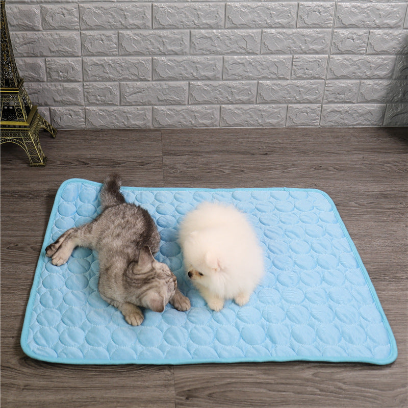 Cooling nylon pet mat for dogs and cats in Pink, side view