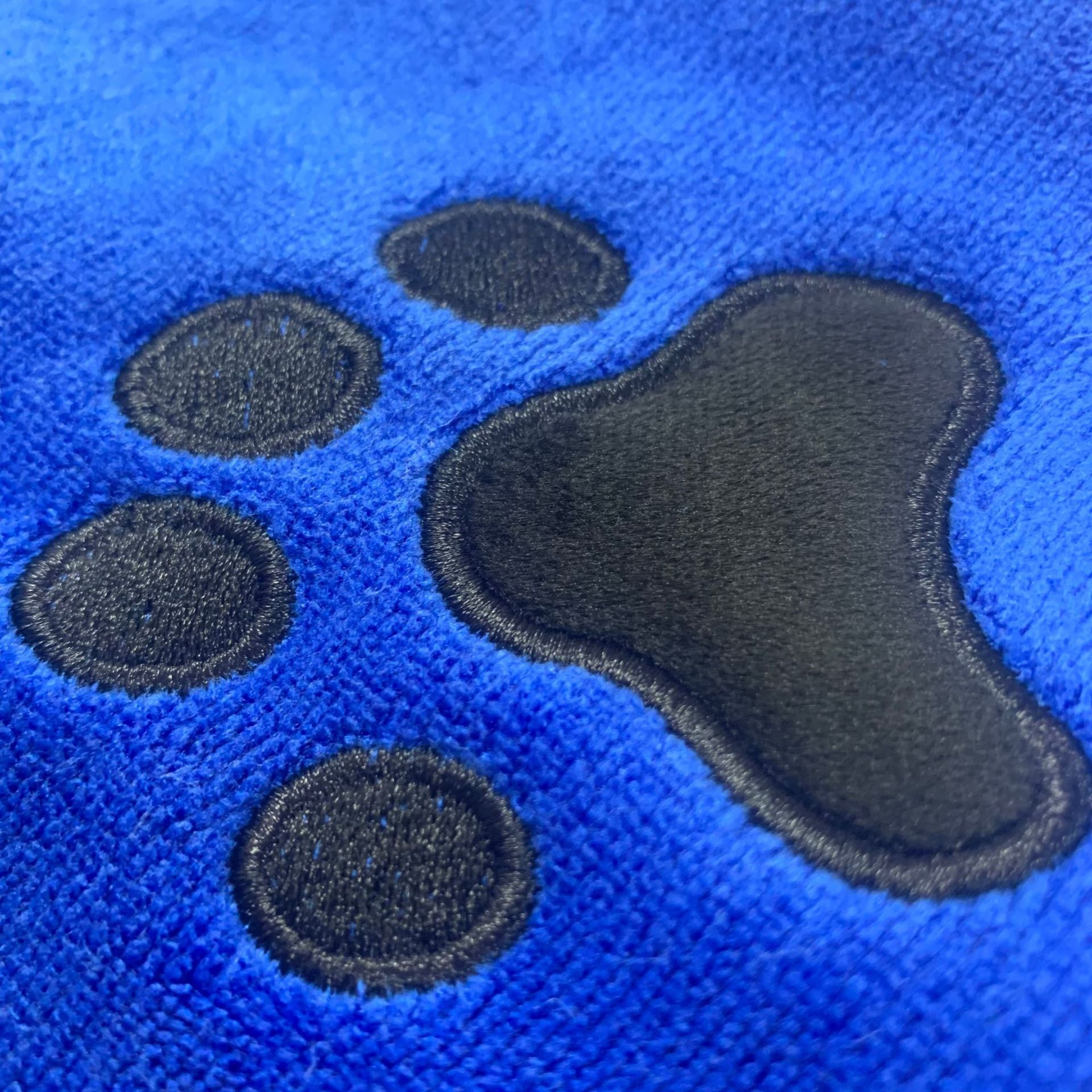 Microfibre pet bathrobe towel for dogs and cats in Brown, close-up detail