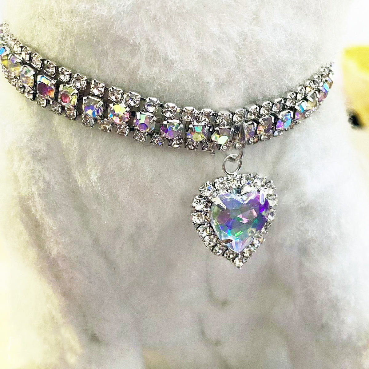Rhinestone elastic pet collar with charm in White Paw, close-up detail