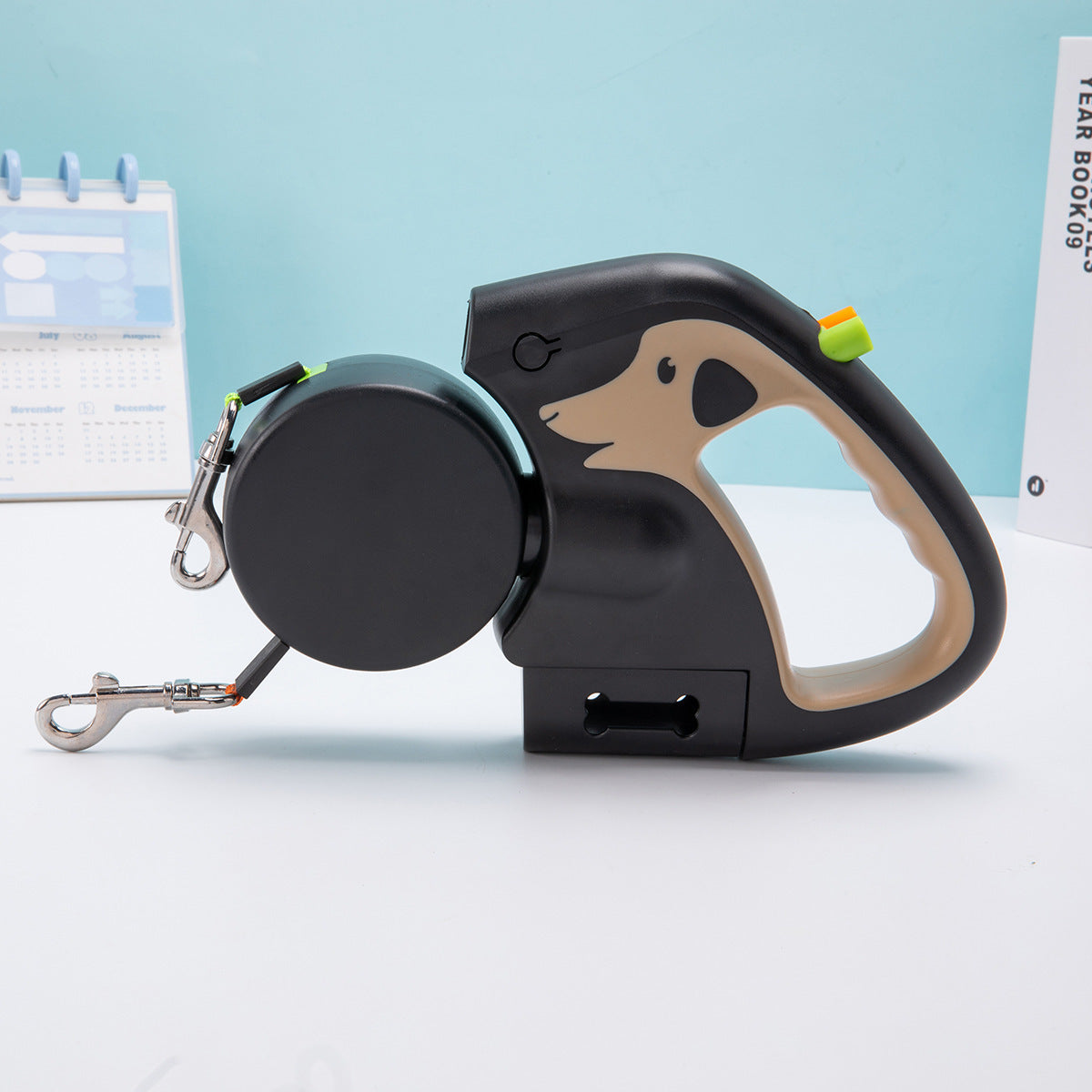 USB rechargeable retractable dog lead with LED torch, product image 8