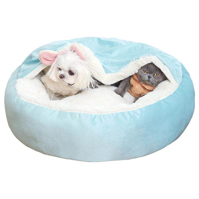 Shell shaped plush pet bed with attached blanket, detail photo 5