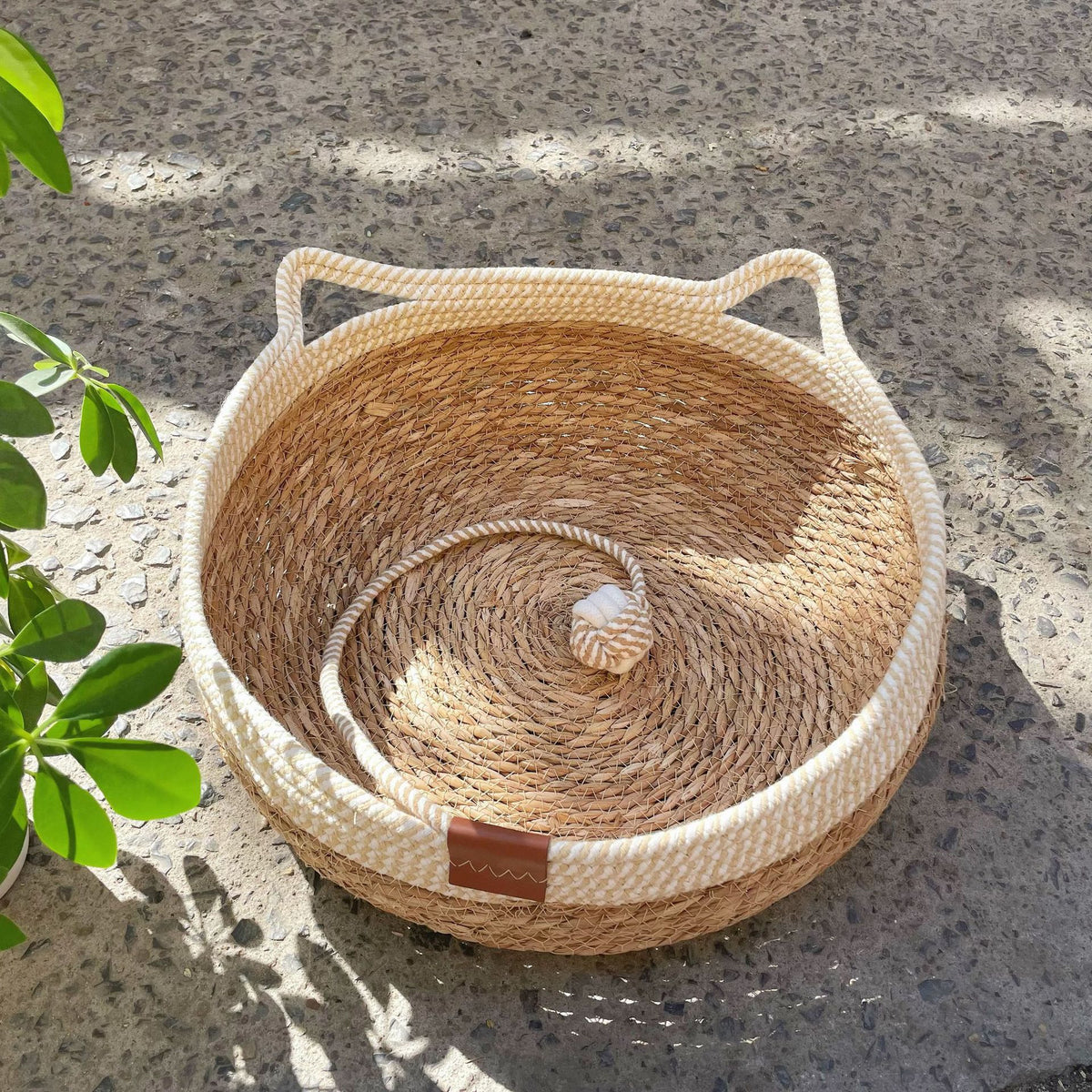 Woven rattan cat nest bed with white cotton pad, photo 28