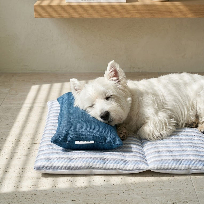 Self-cooling gel pad for cats and dogs, photo from another angle