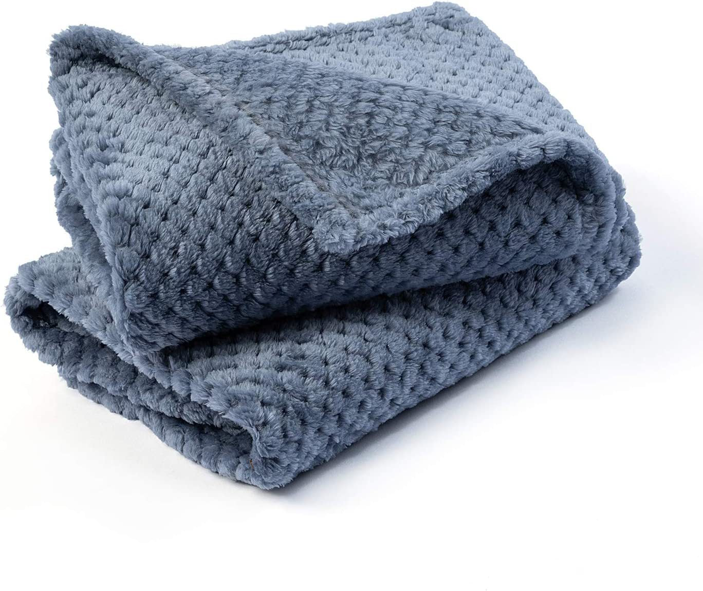 Thick velvet pet blanket in grey for dogs and cats