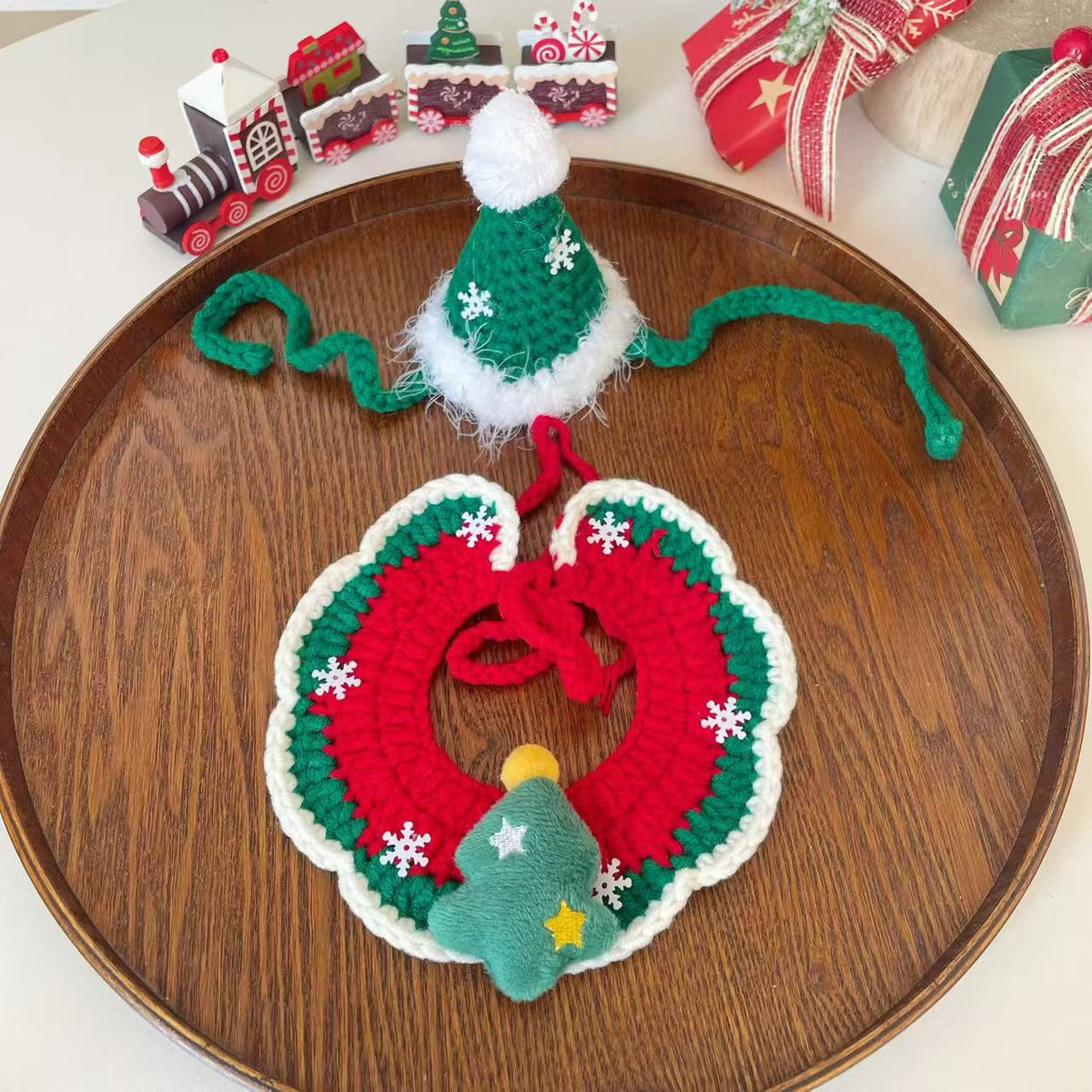 Hand-crocheted Christmas collar for cats with snowflake design, product image 9
