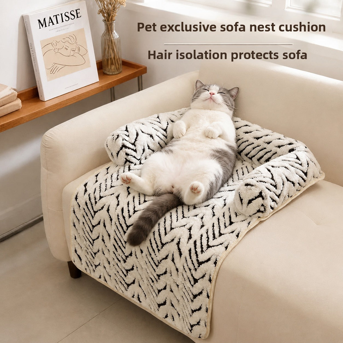Anti-scratch plush pet pad for cats and dogs, extra detail view
