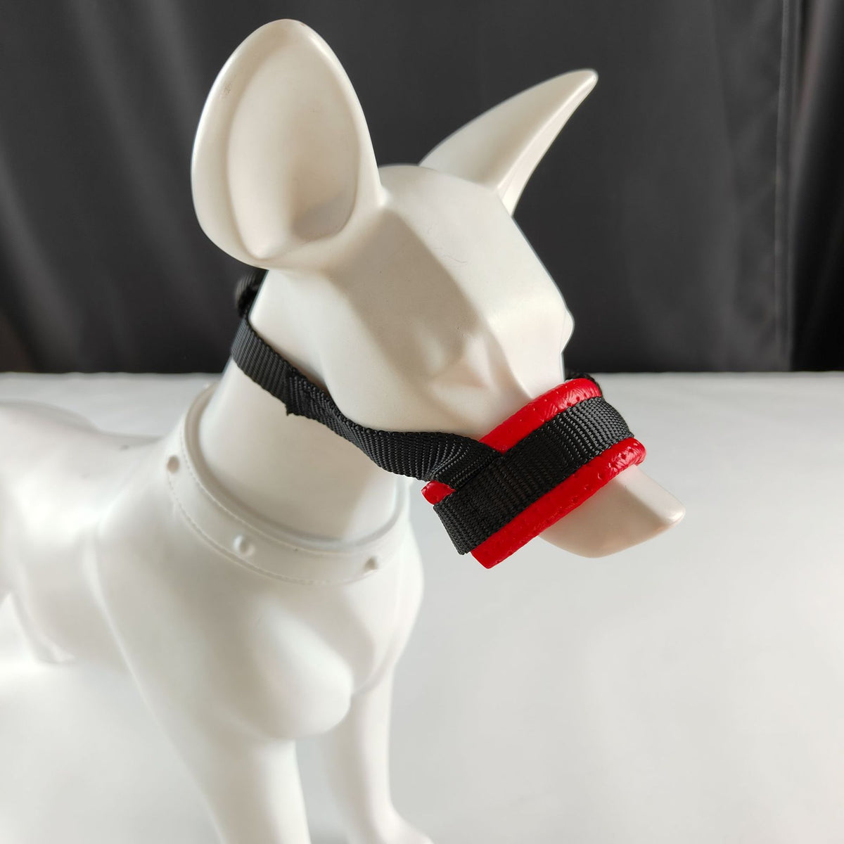 Adjustable nylon dog muzzle, available in 3 colours, sizes Small to 2XL, image 8
