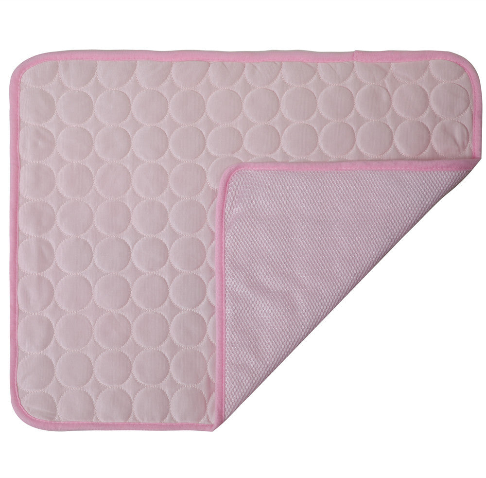 Breathable cooling mat for dogs and cats, detail and texture view
