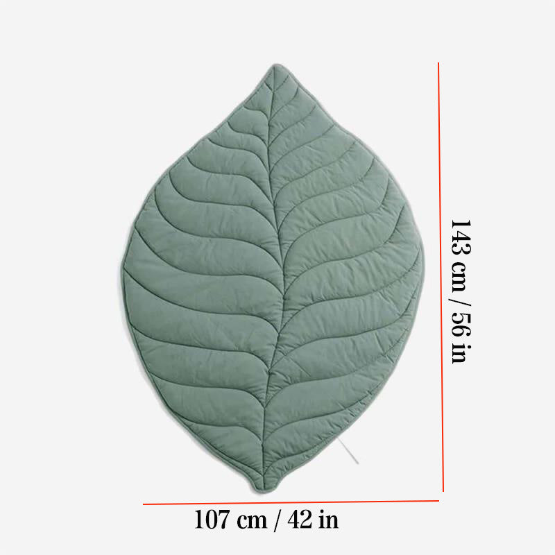 Leaf-shaped padded pet mat for cats and dogs, extra detail view
