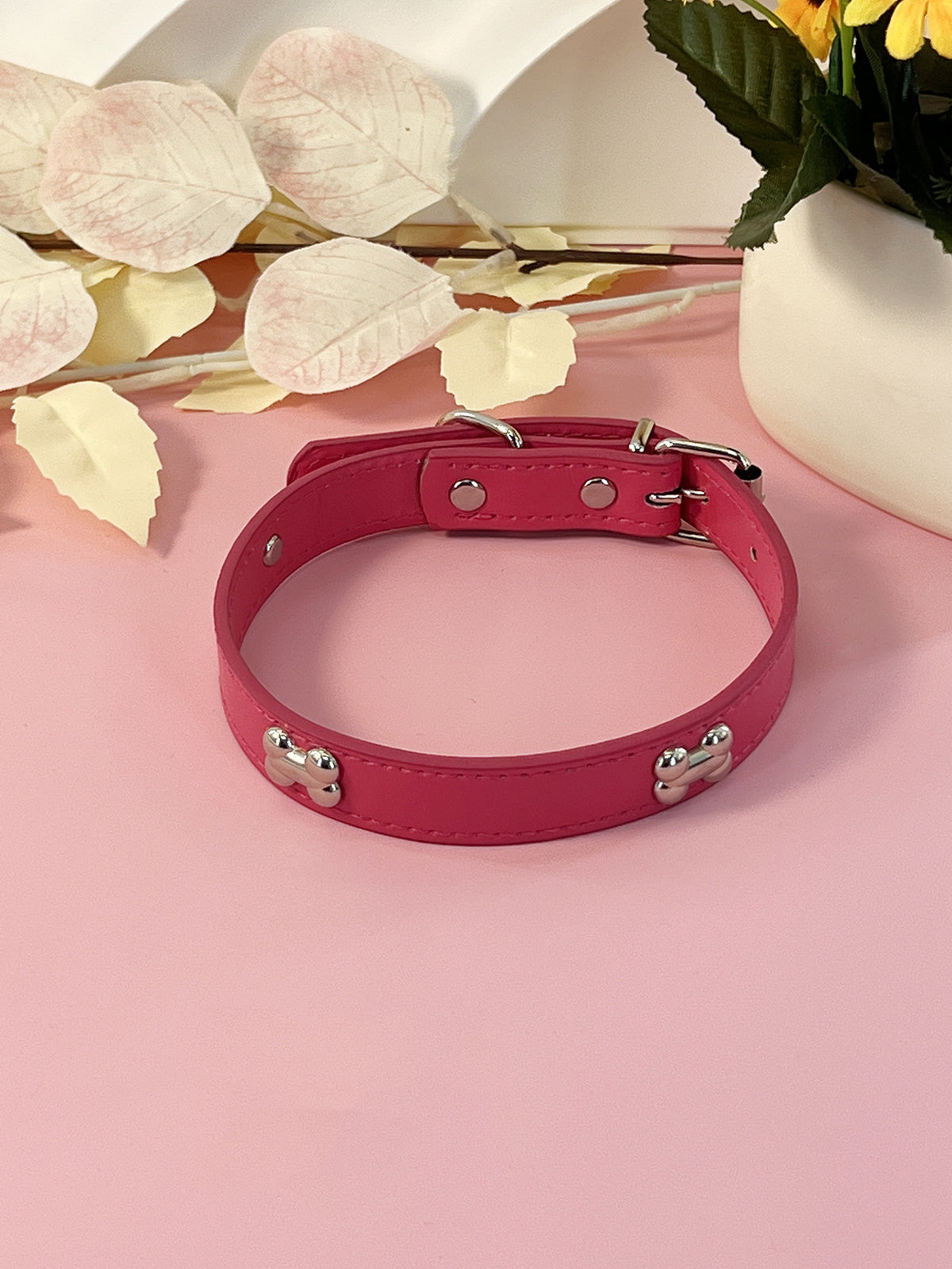 Adjustable PU leather dog collar in Orange, material detail