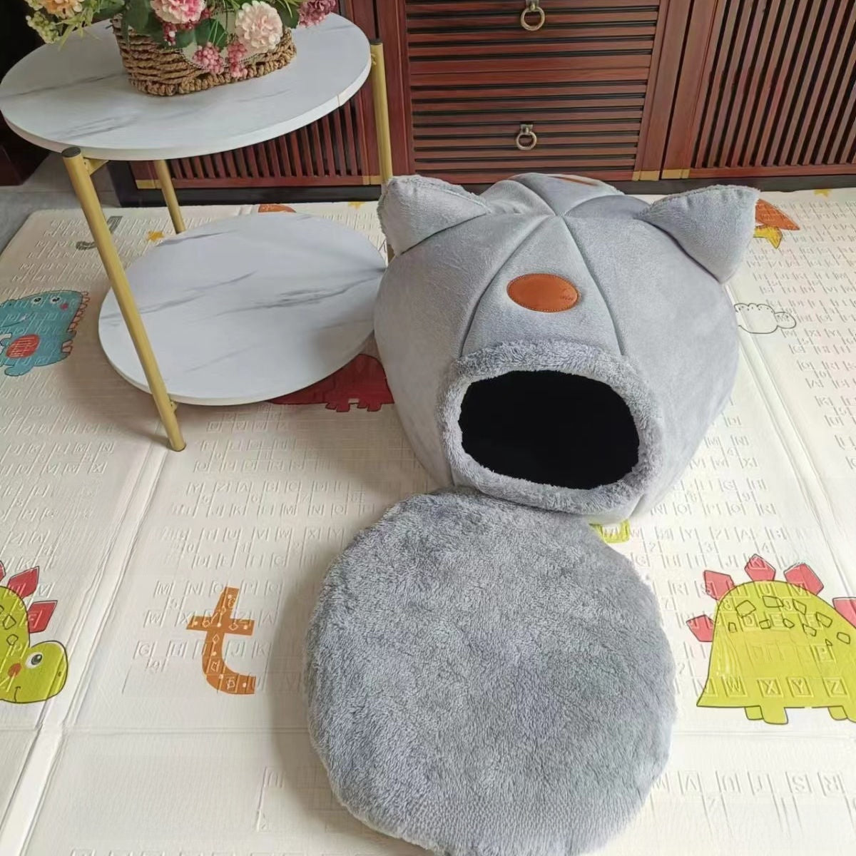 Semi-enclosed grey cat nest with thick sponge walls, photo 2