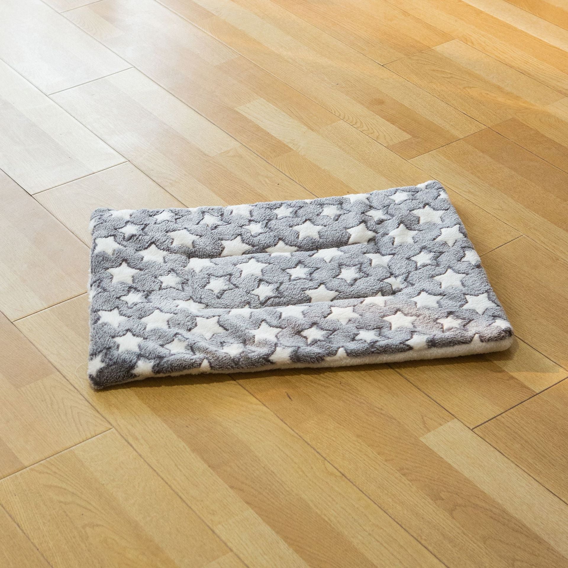 Patterned flannel dog mat with cute print for crates and beds, photo 6