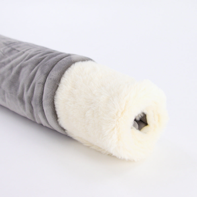 Pet sleeping bag nest with washable cover in Tea, close-up detail view