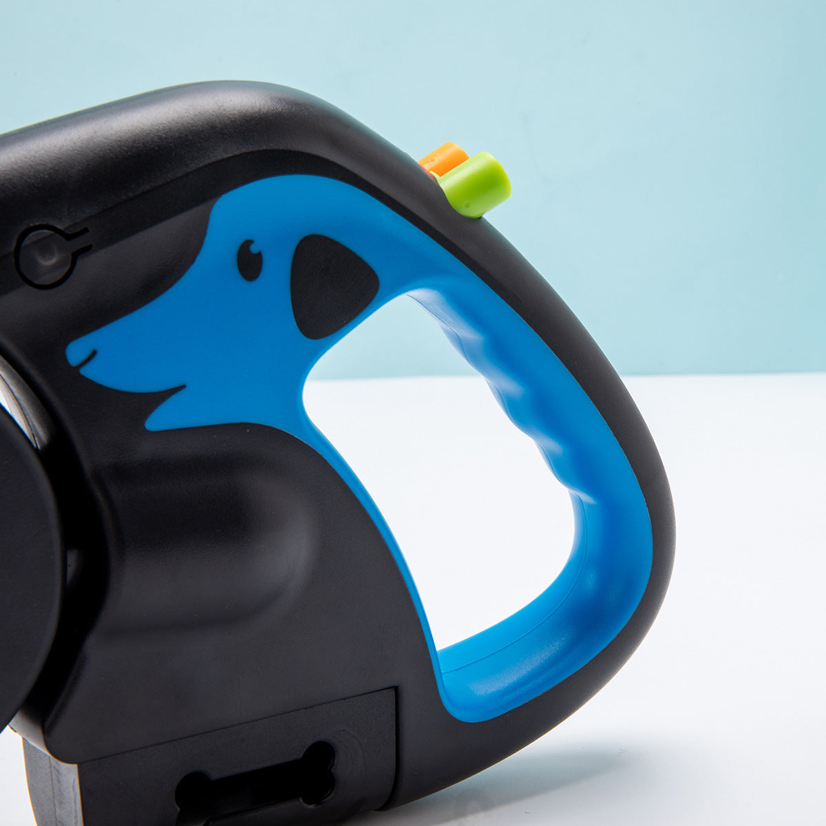 USB rechargeable retractable dog lead with LED torch, product image 2
