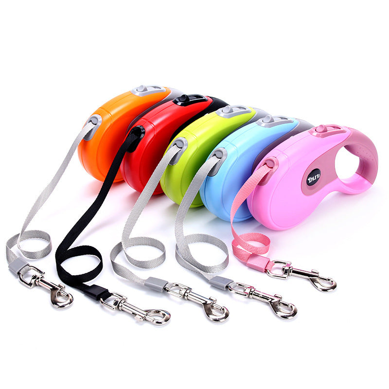 Retractable dog lead with anti-slip grip, ideal for everyday use