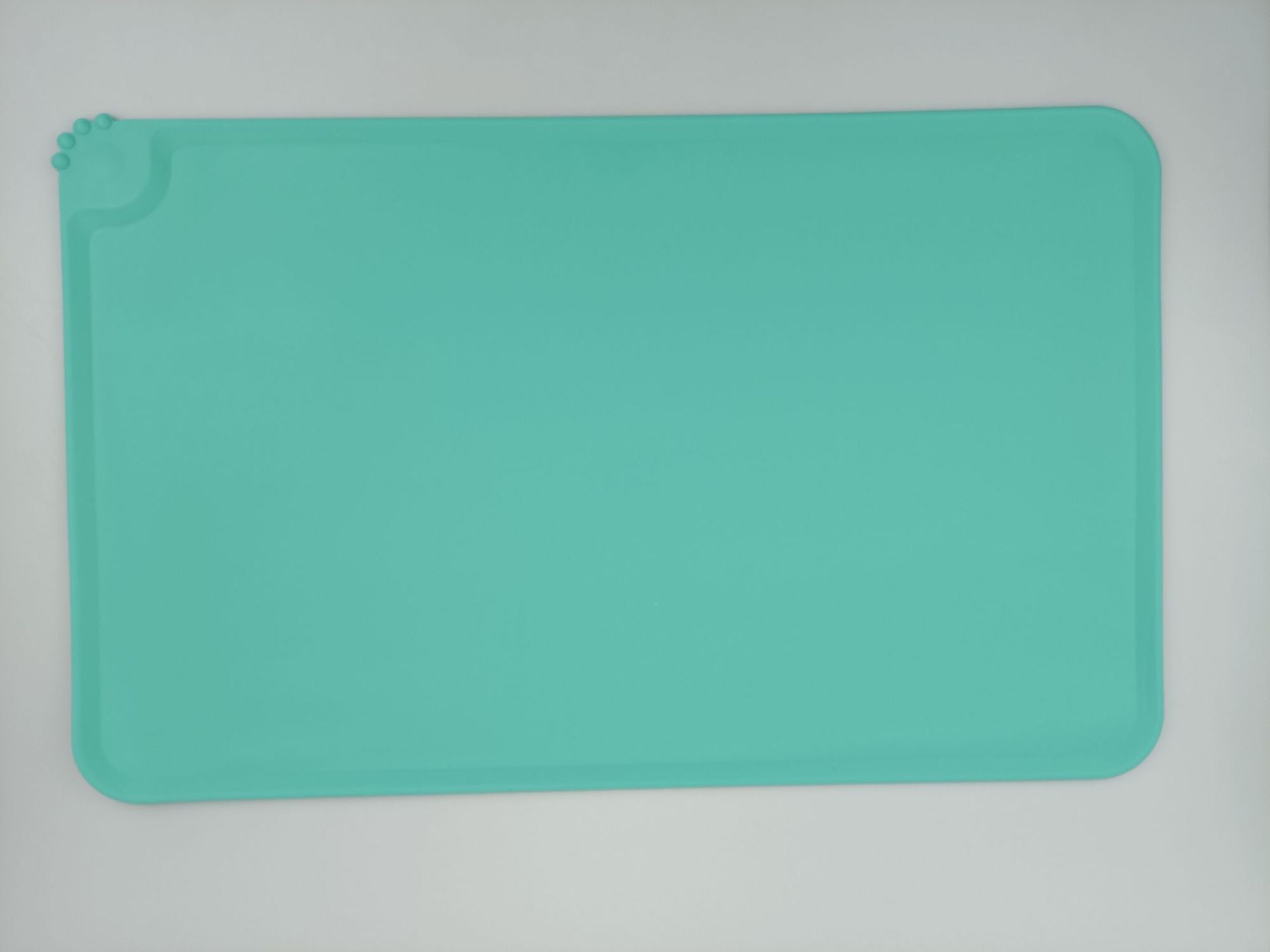 Silicone pet feeding mat with raised edges in grey