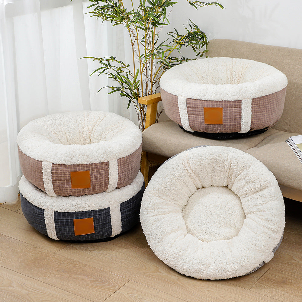 Light grey plaid cat bed in 40cm diameter