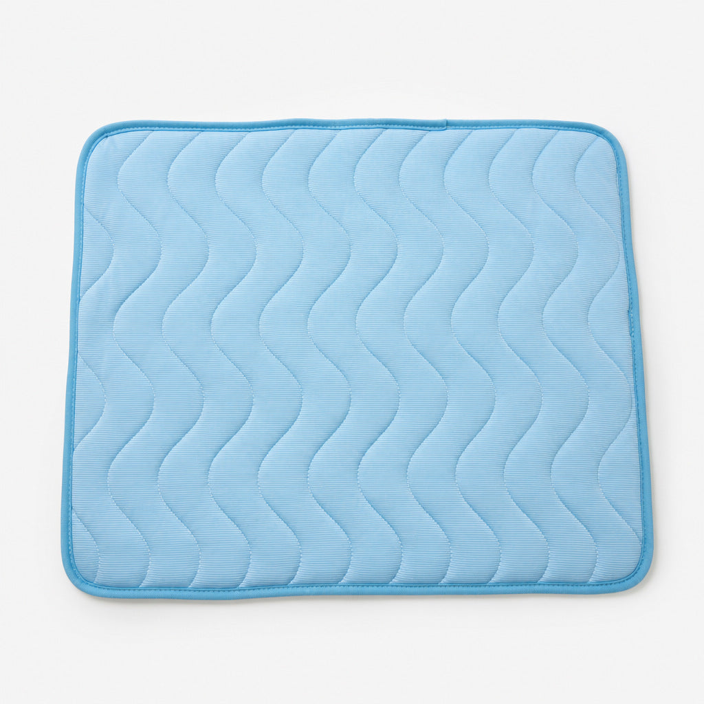 Ice silk pet cooling mat in Blue Wave, size Medium 62 x 50cm