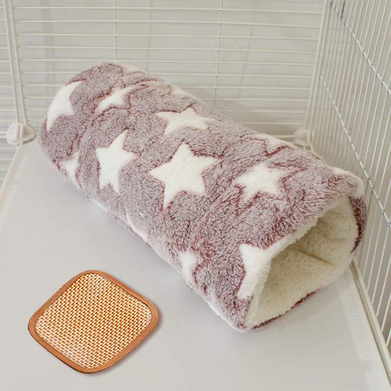 Flannel pet tunnel sleeping bag for small pets in Red Star with Cooling Mat