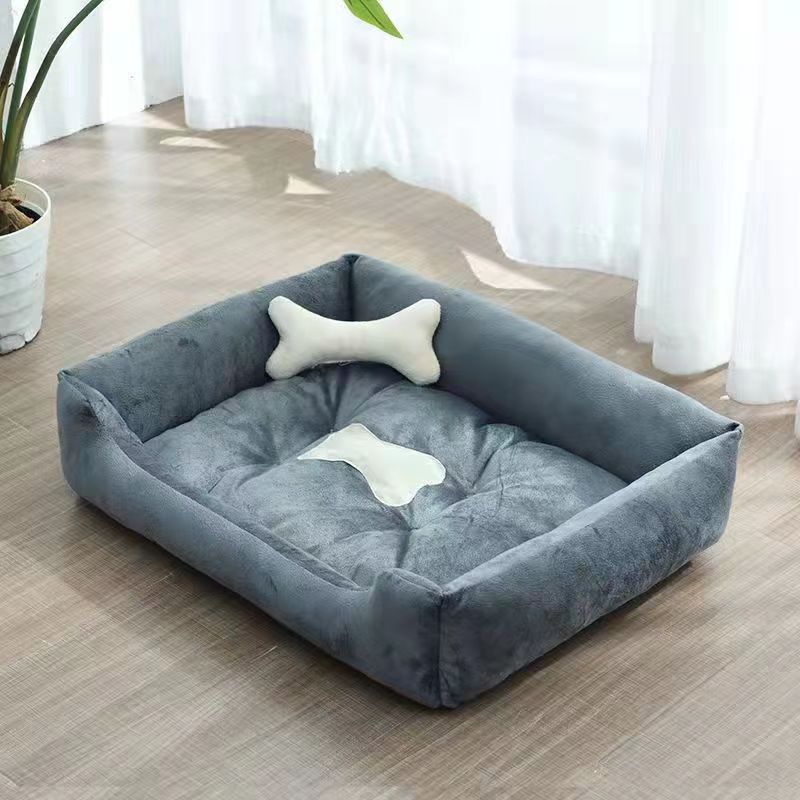 Stain-resistant dog and cat bed in five sizes, close-up detail view