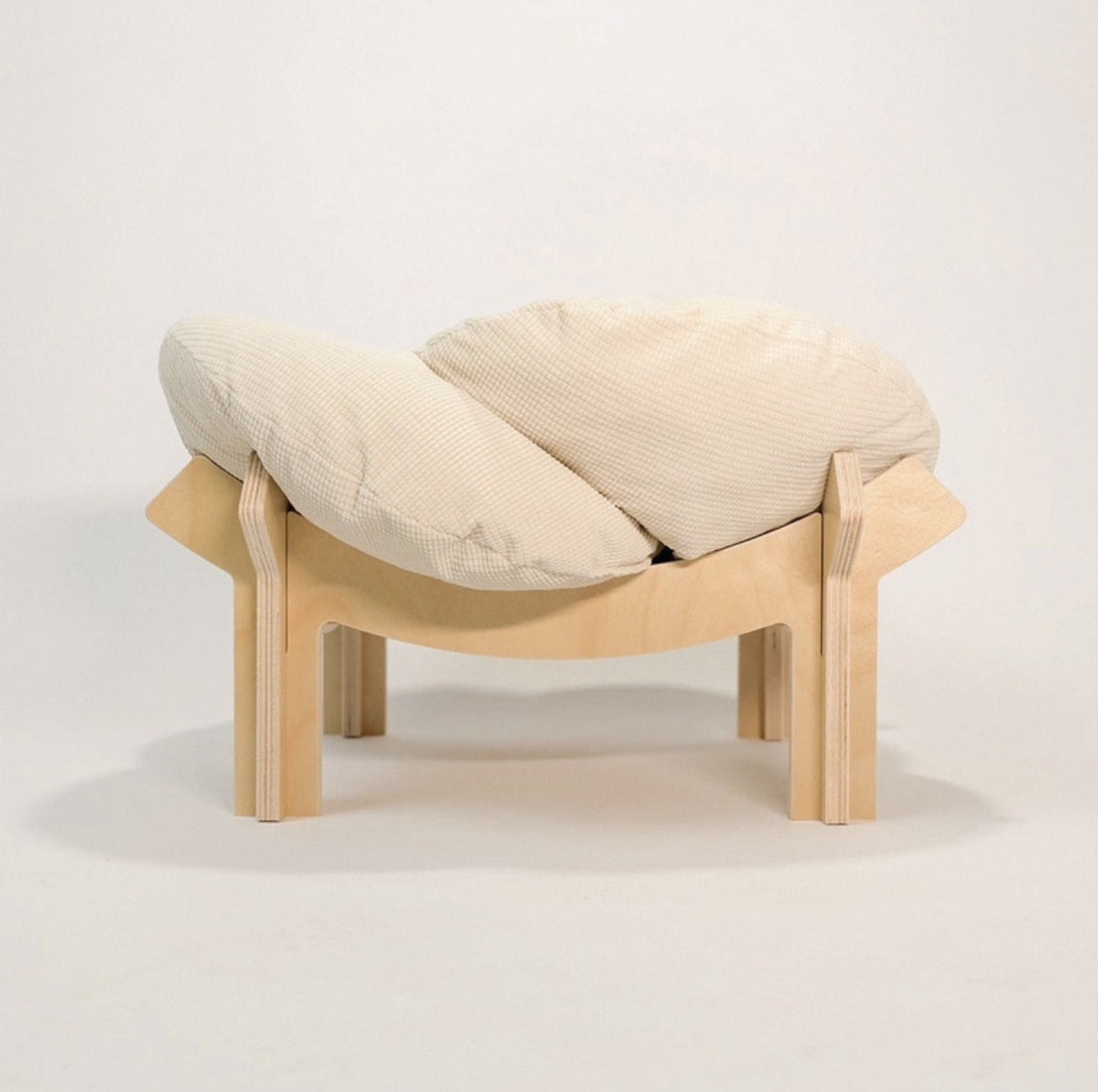 Wooden cat climbing bed with soft corduroy cushion, detail photo 3