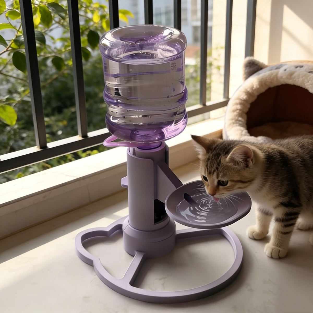 Gravity pet water dispenser bowl with anti-tip base, detail photo 4