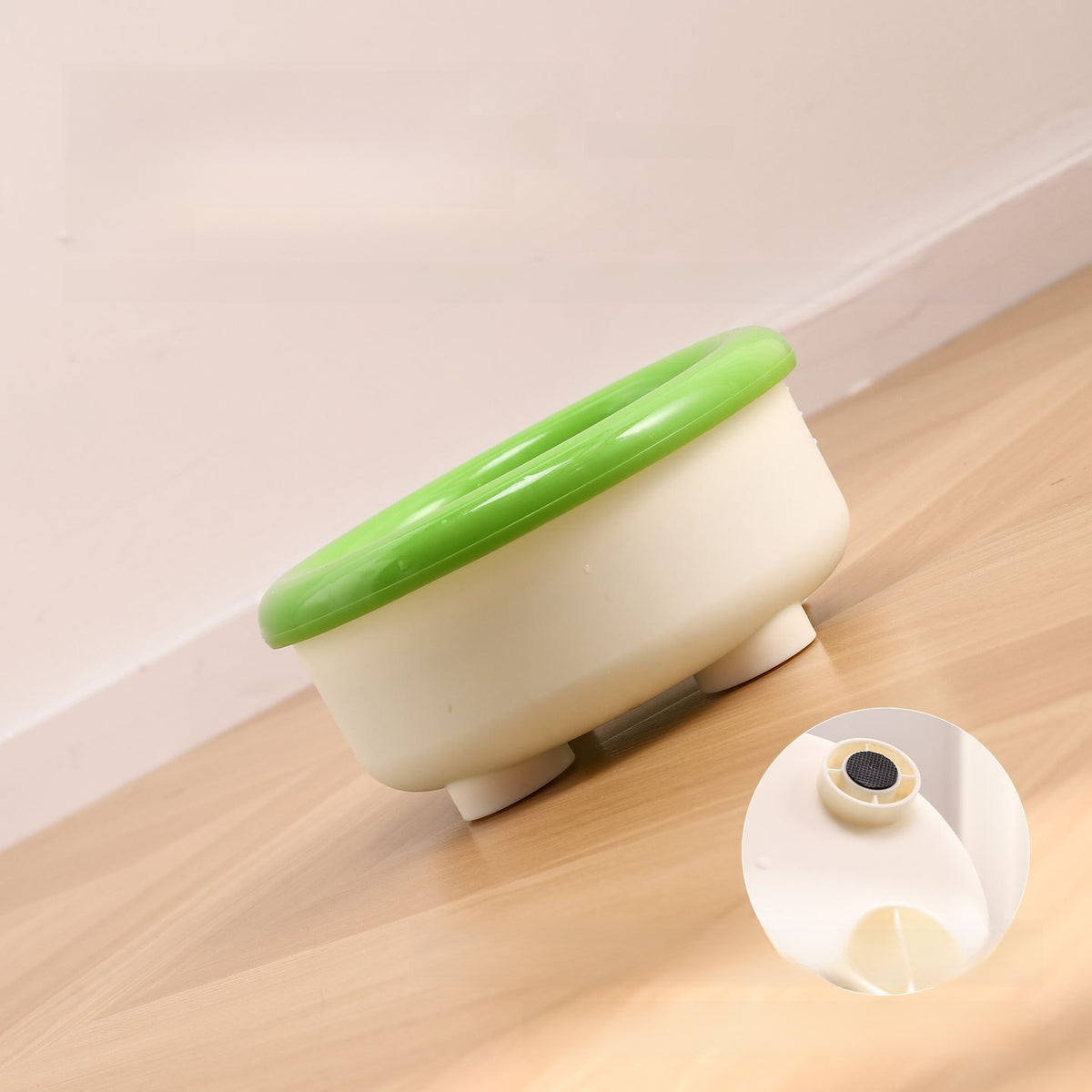 Floating Anti-Wet Mouth Pet Water Bowl with Built-In Filter, Round or Square, 19cm