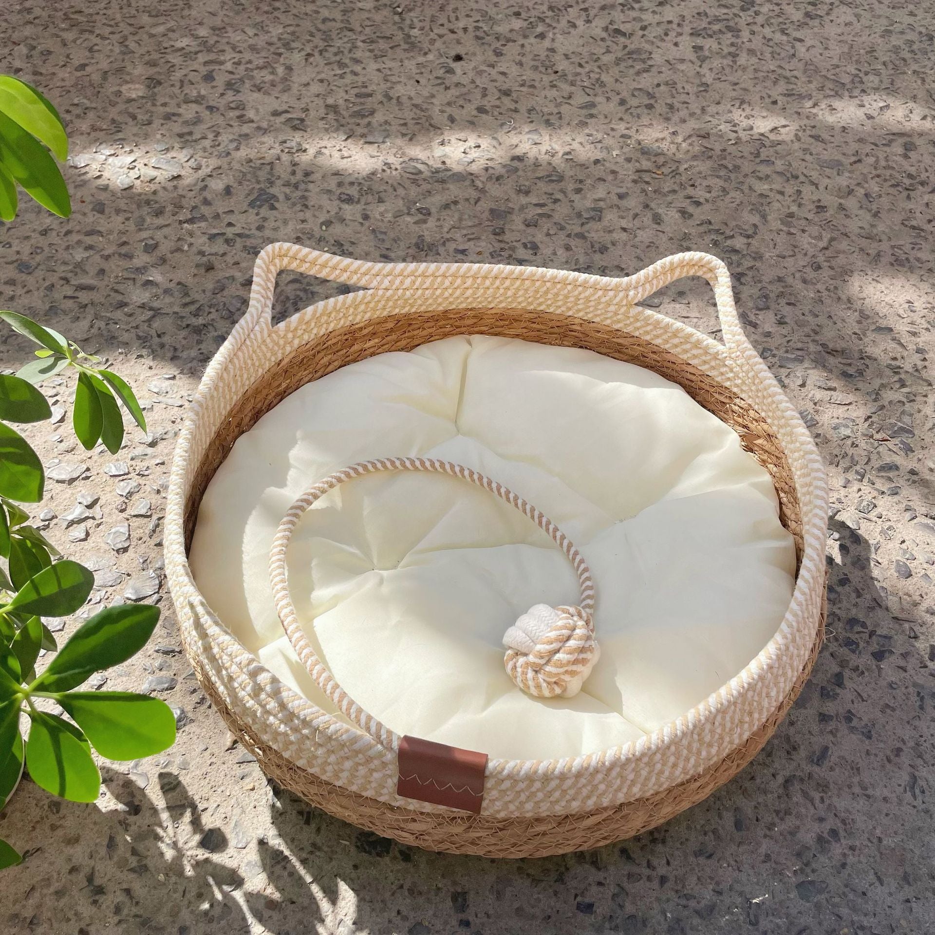 Woven rattan cat nest bed with white cotton pad, photo 5